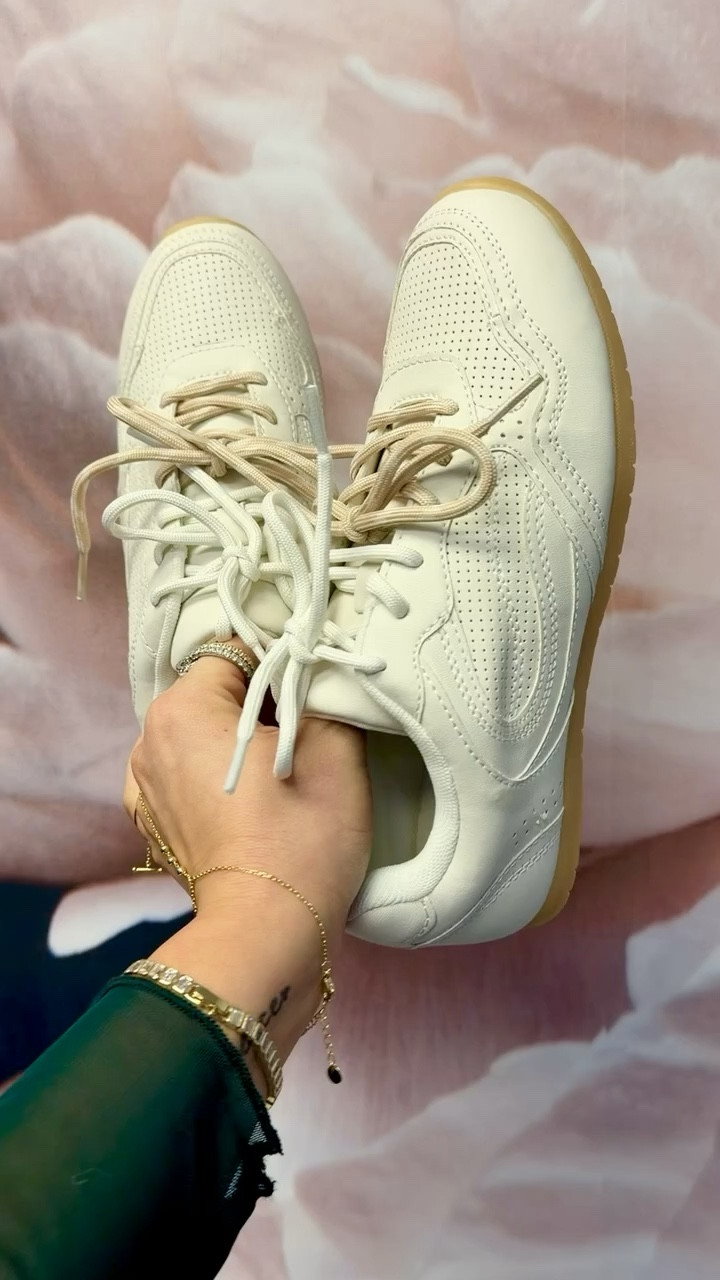 Basic white sneakers that are perfect for spring 🌸🌼🌷and they are under $23!

#LTKSeasonal #LTKootd #LTKTravel