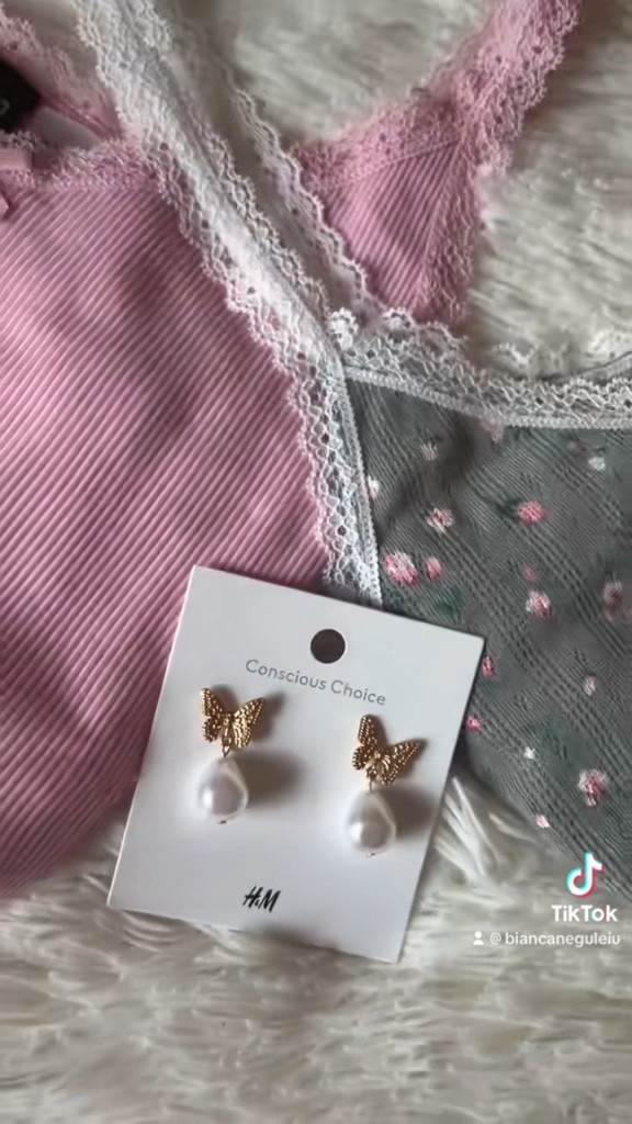 H&m tops 🌸🩷

 http://liketk.it
#liketkit



#LTKSeasonal #LTKU #LTKFind