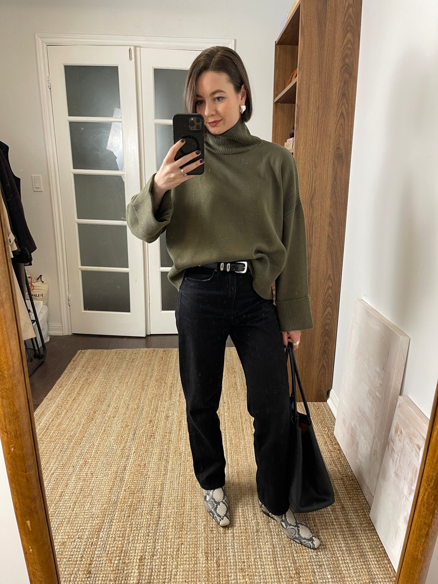 Nothing beats an oversized Sweater & Jeans!

Olive oversized sweater (s), black jeans, snake print boots

Use Sansha25 for 525America

#LTKStyleTip #LTKSeasonal