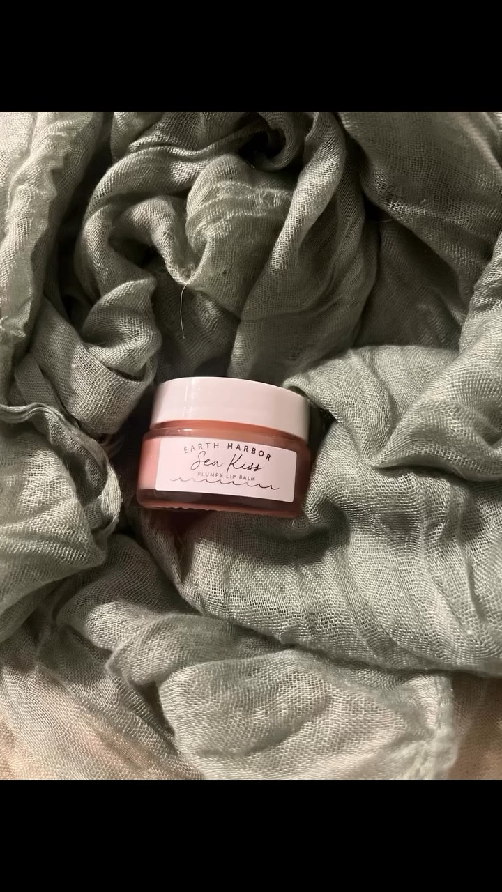 Sea Kiss Plumpy Lip Balm!!! The only one of its kind with regenerative seaweed to help, protect and dried lips. Which is hilarious, because it does not smell like seaweed it smells like amazing. Do not miss out on this underwater gem ;) You can use my code ALWAYZLELE2019 at checkout to get 20% off your entire purchase at Earth Harbor! Earthharbor.com #over40 #viral #nanoinfluencer #beauty #skincare #skincareroutine #lips #lipbalm