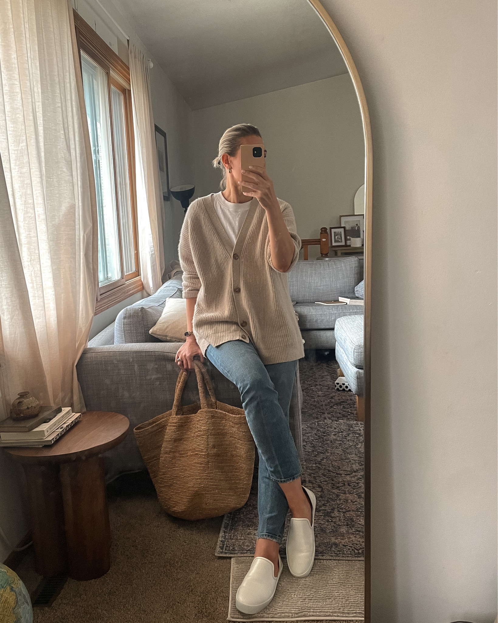 Jenni Kayne cashmere cocoon cardigan outfit idea

#LTKSeasonal