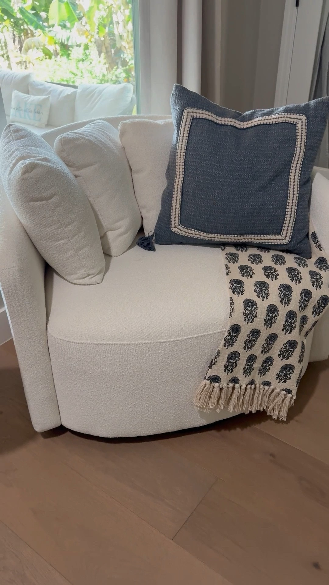 I love this swivel chair!  Home decor, living room decor