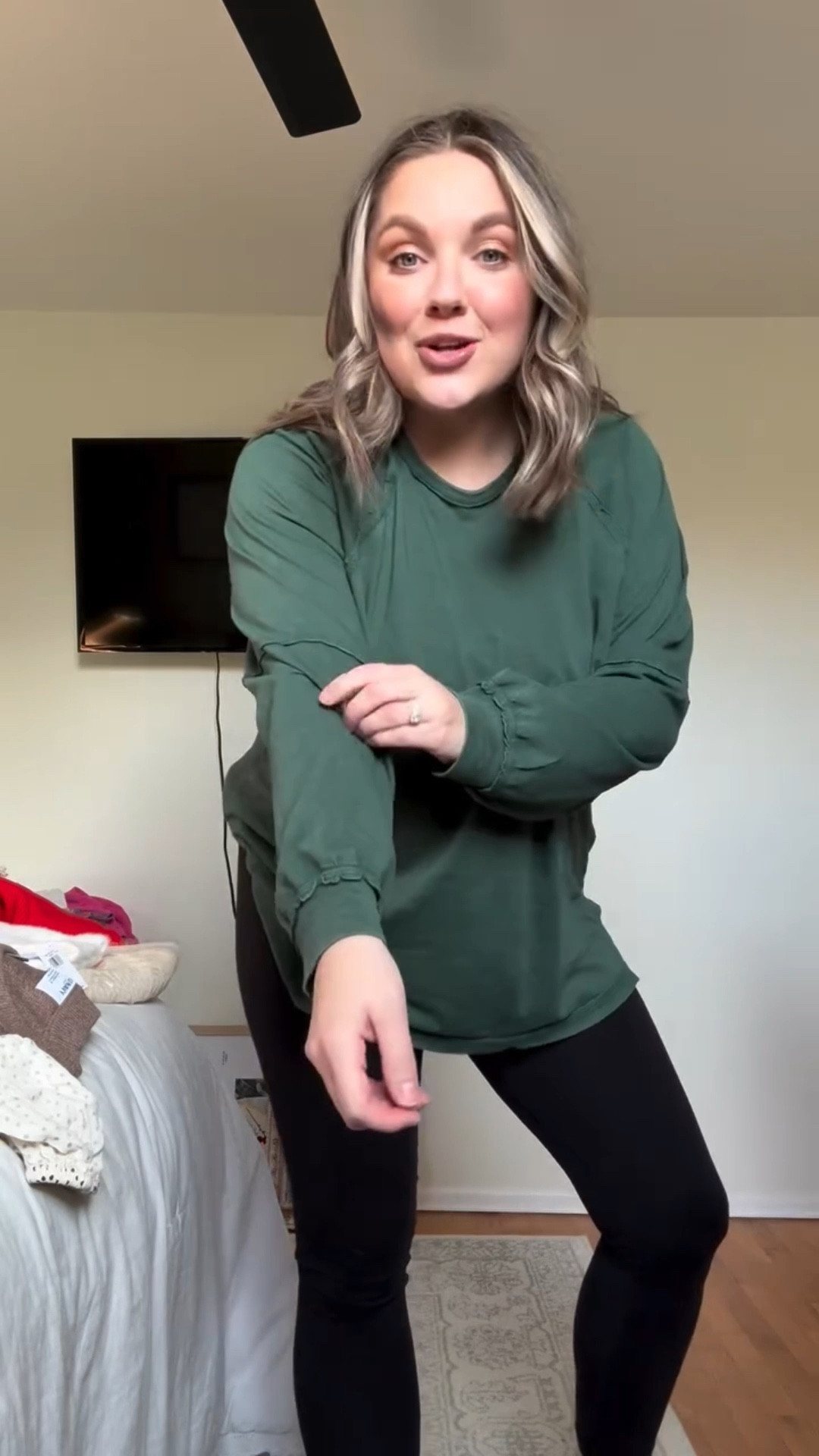 Can’t get enough of this color! 🤩

Sized down to a small in the top because it’s an oversized fit. 

Leggings- TTS Large 



#LTKMidsize #LTKFindsUnder50 #LTKootd