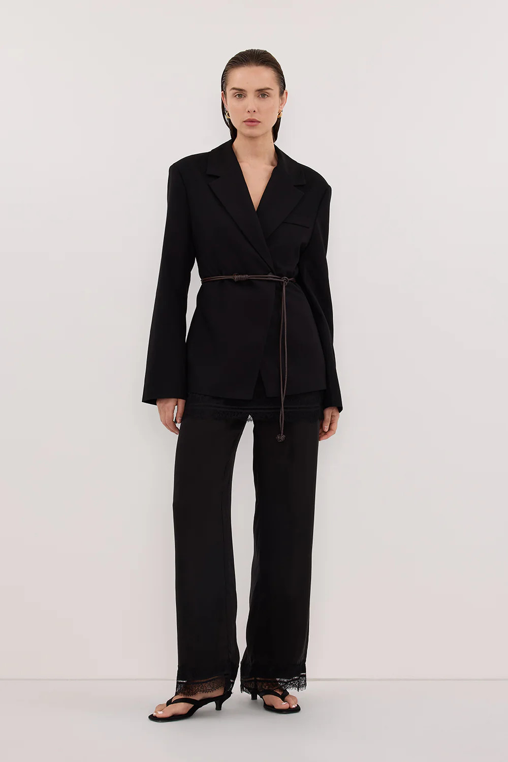 SURI BLACK CINCHED BLAZER | DISSH