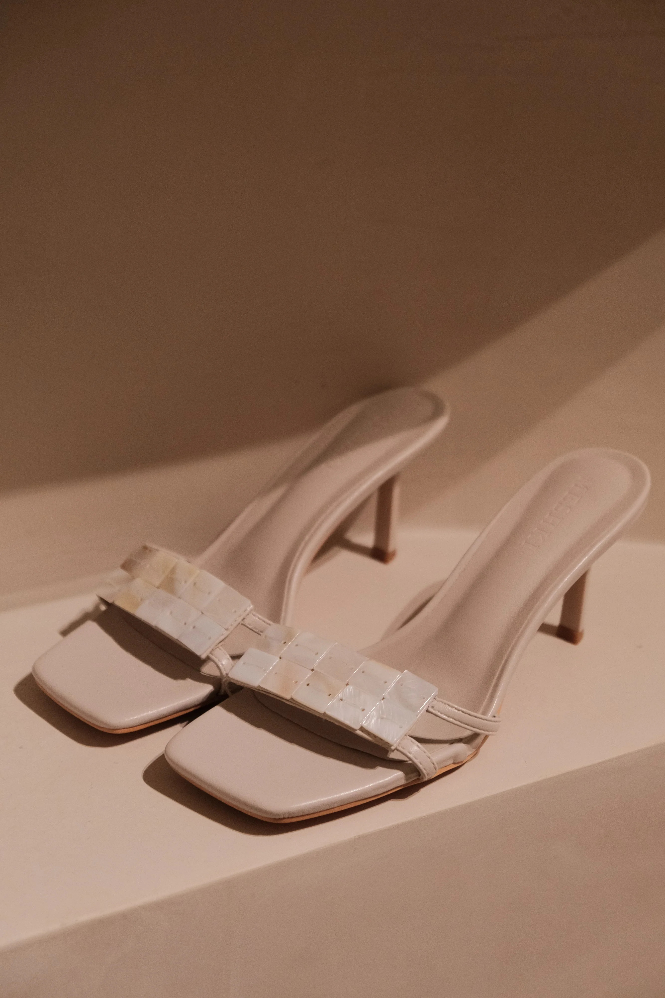 Shell Mules - Ivory Pearl | MESHKI US