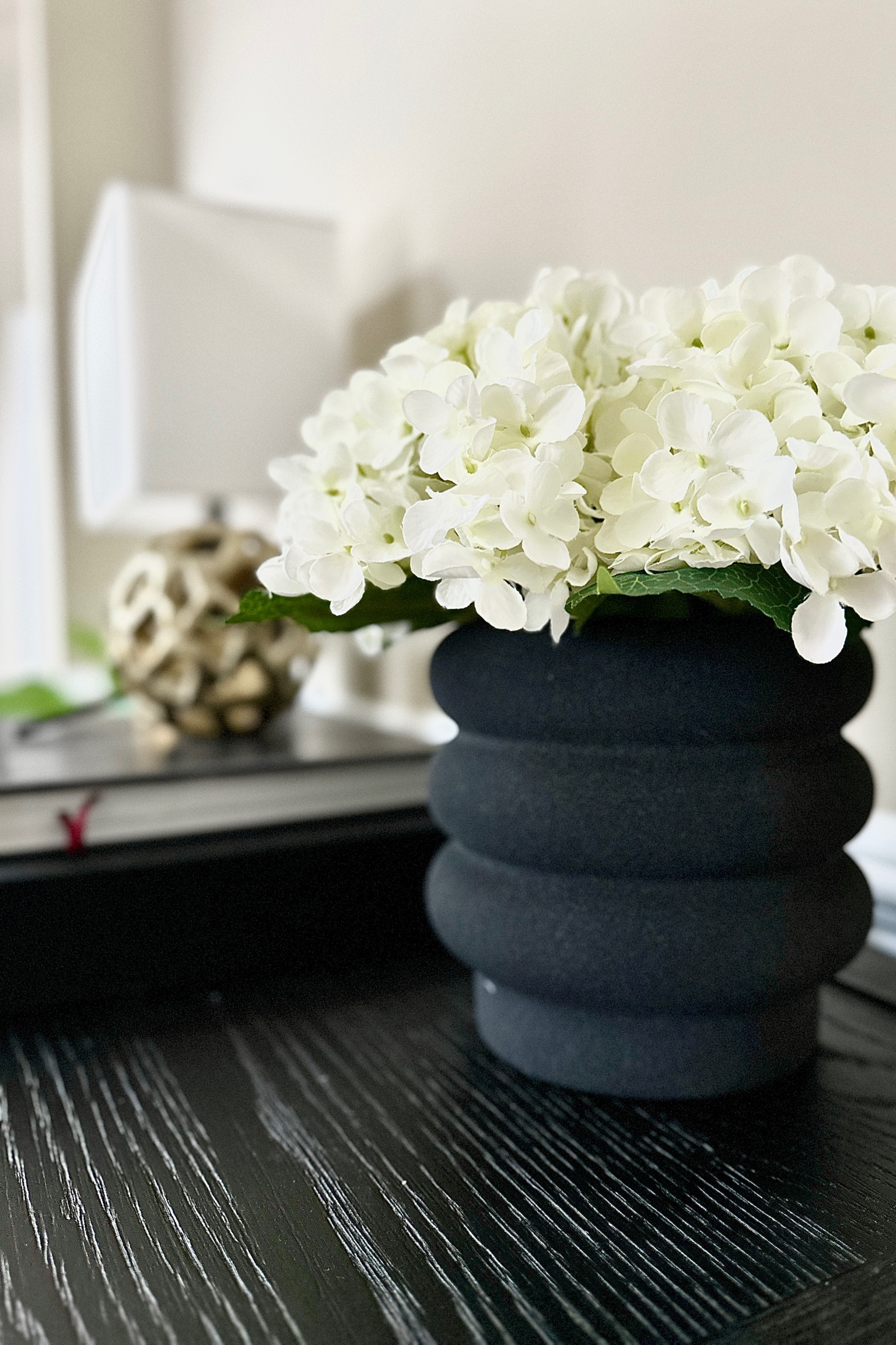 Realistic hydrangea stems found on Amazon home styled in this affordable modern black ceramic vase ✨

Console table styling // spring home decor // spring stems // best faux stems Amazon // organic modern decor // Walmart home decor // decorative planter modern // Amazon home finds

#LTKfindsunder50 #LTKMostLoved #LTKhome