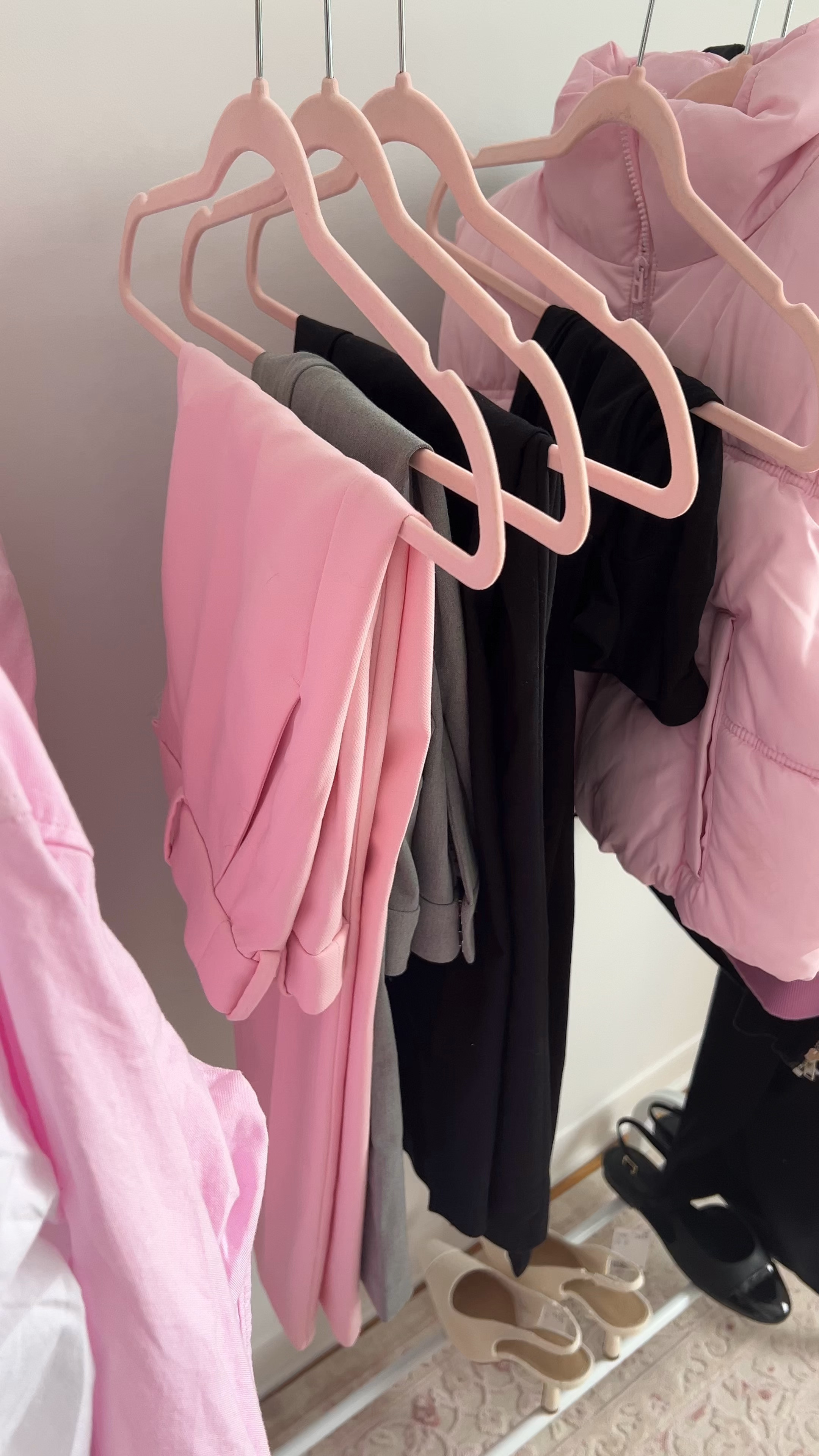 20$ dress pants with some stretch at the waist 


#LTKSeasonal #LTKworkwear #LTKfindsunder50