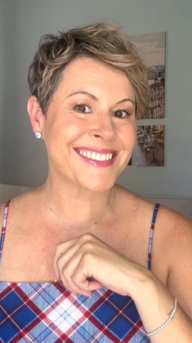 I love my Seint makeup, but I also love pairing it with some of my favorite beauty products! Cream makeup gives the skin such a fresh, natural finish, but setting it correctly makes all the difference.

Have you been curious about trying cream makeup but aren’t sure where to start? I’d love to help you find the right shades with a personalized color match. Comment MATCH or send me a message! 🤍