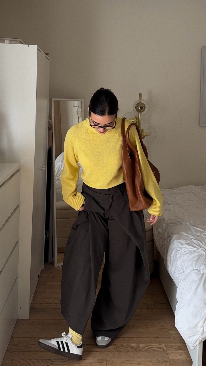 🧈🥞🌻🐝🐥💛🍯
Details 
Pants - @bershka 
Sweater - @asos 
Shoes - @adidasoriginals 
Socks - @jjxx_official 
Glasses - @bershka 
Bag - @maisonheritageofficiel 
.
.
.
.
.
.
.
.
.
.
.
.
#grwm #outfitinspo #outfitideas #winterstyle #winterfashion capsulewardrobe casuallook casualchic zara hm aesthetic lookbook lookdujour outfitdiaries minimalstyle Fashion winteressentials timelessfashion ootd