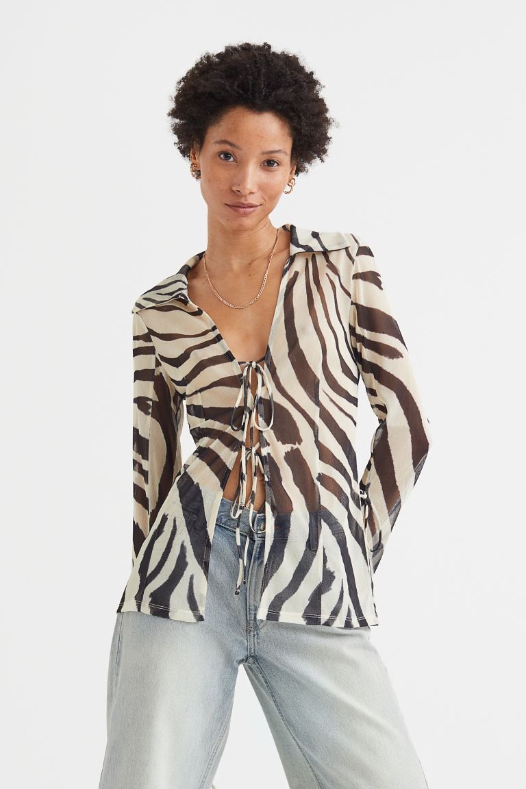 Conscious choiceBlouse in airy jersey with a collar and an open front with narrow ties. Long slee... | H&M (FR & ES & IT)