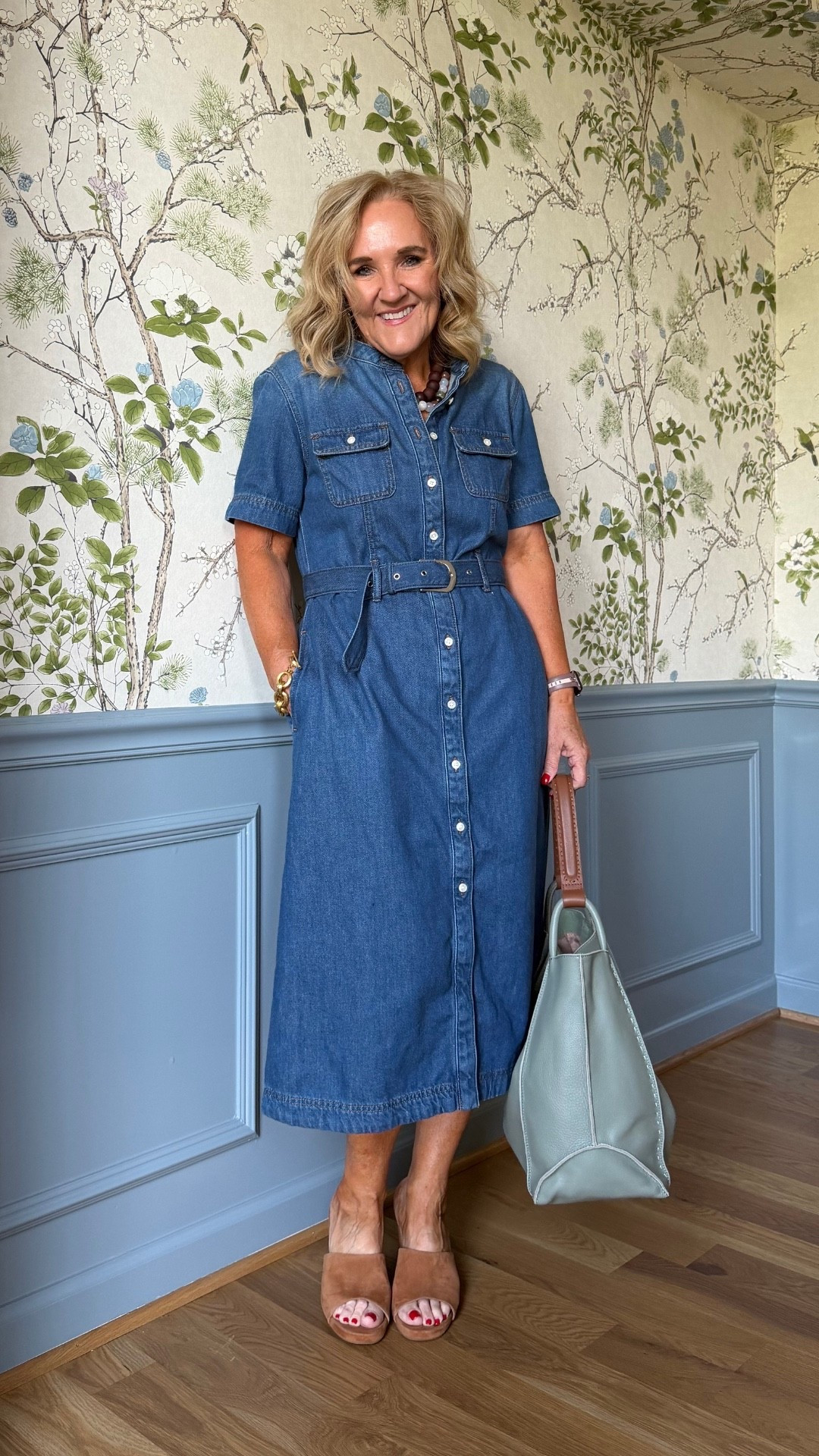 Gotta say, a denim shirtdress is hard to beat! The belt gives this one such a nice shape, and I’m wearing an 8 petite.