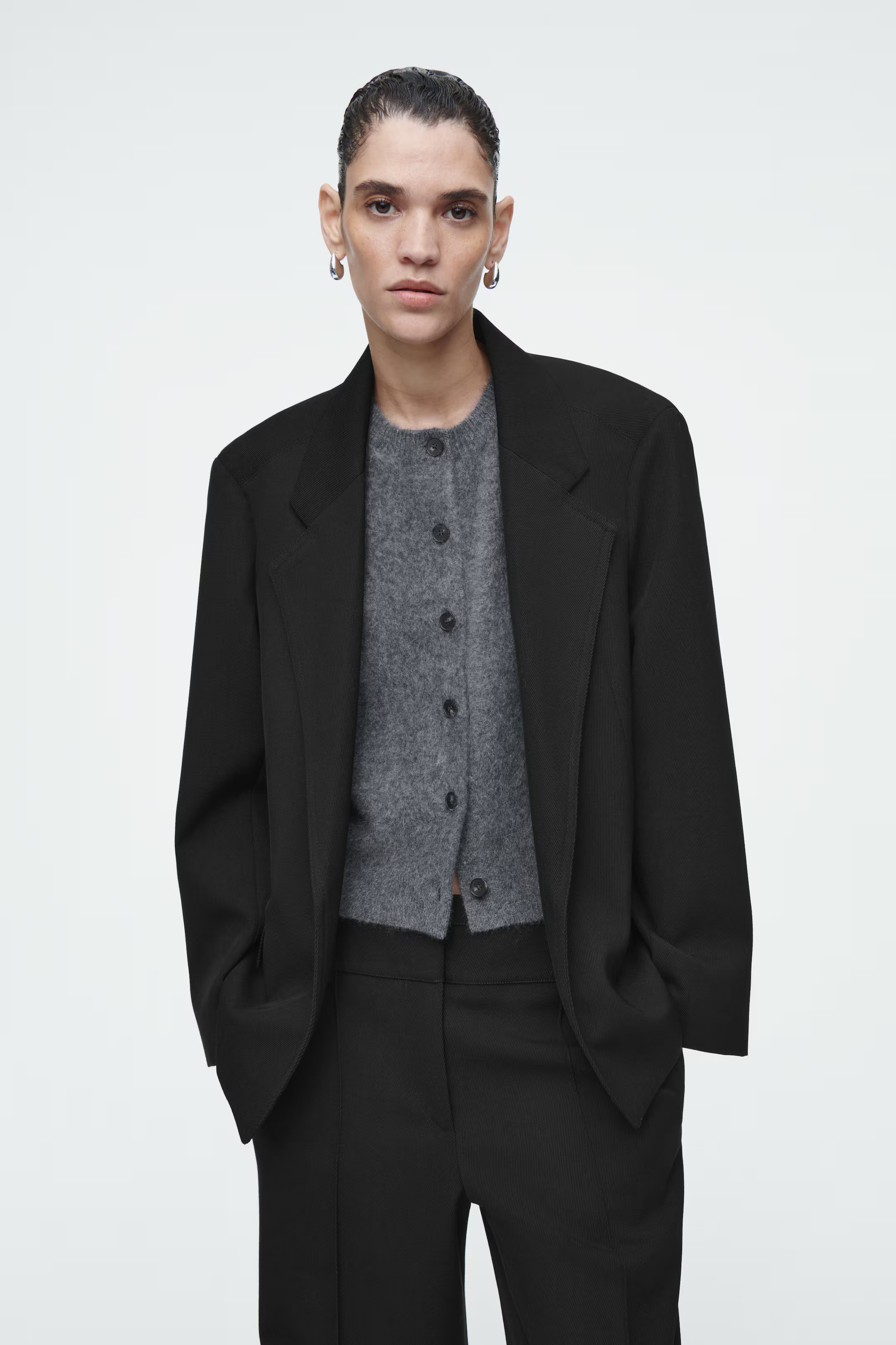 OVERSIZED EXAGGERATED-SHOULDER BLAZER | H&M (UK, MY, IN, SG, PH, TW, HK)