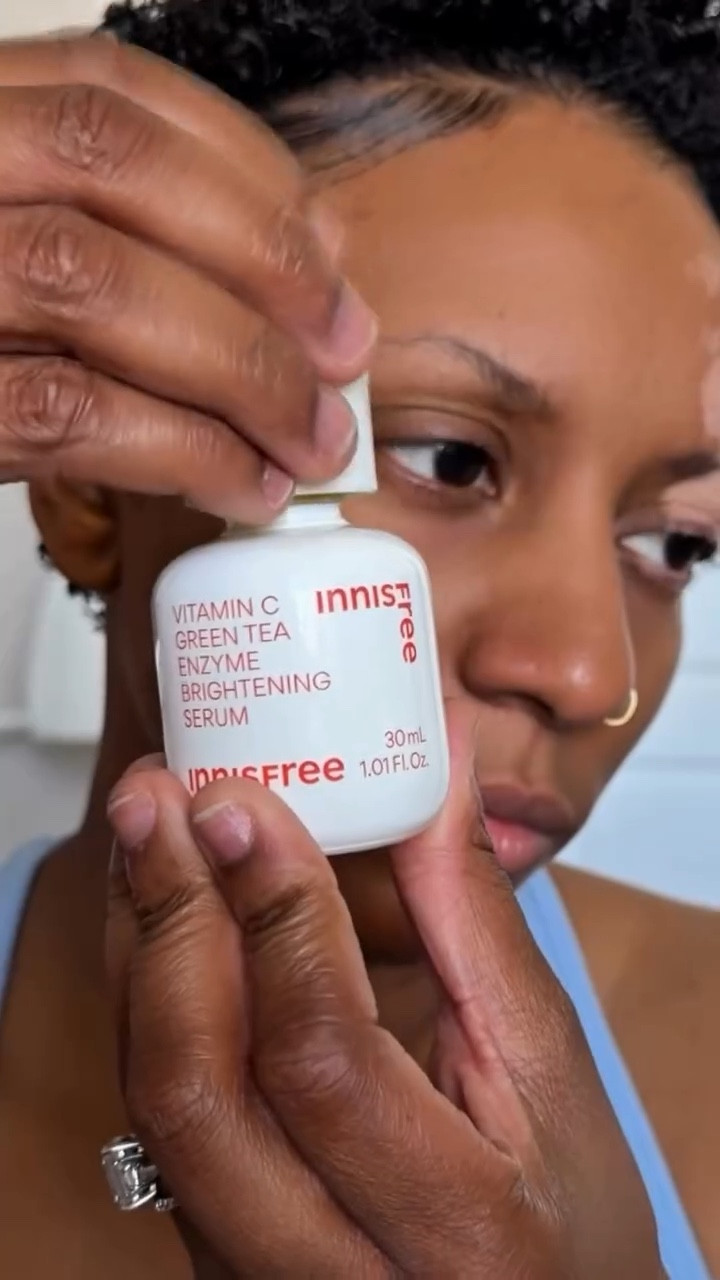 Vitamin C saved my skin! @innisfreeofficial @innisfreeusa 

#INNISFREE #vitaCrapiddarkspotserum
#BrighterskinON #Darkspots #hyperpigmentation
nni
