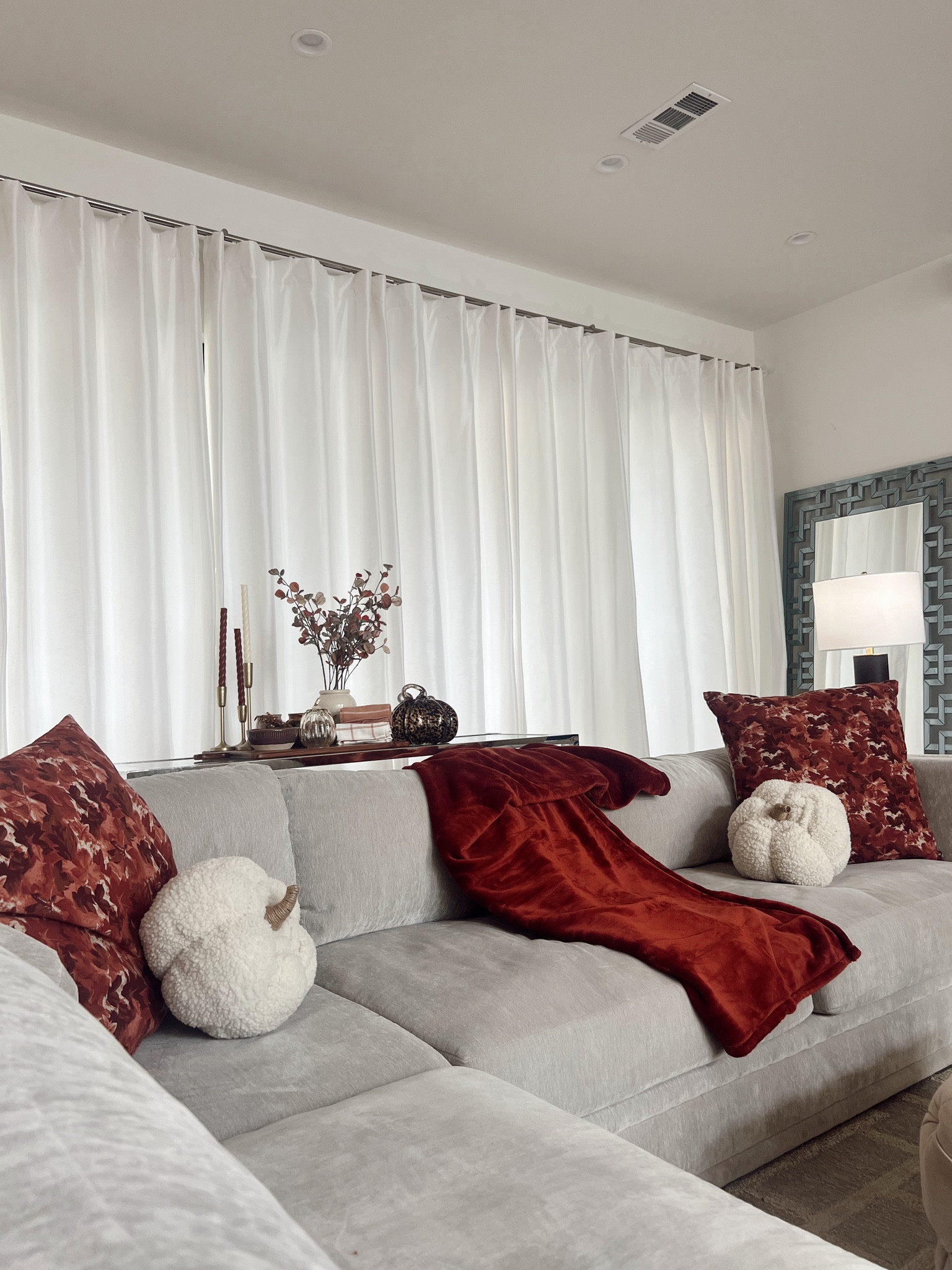 Fall living room refresh🤎🍁

#LTKSeasonal #LTKStyleTip #LTKHome