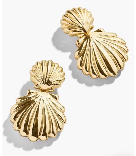 Shell earrings


#LTKFindsUnder50 #LTKParties #LTKStyleTip