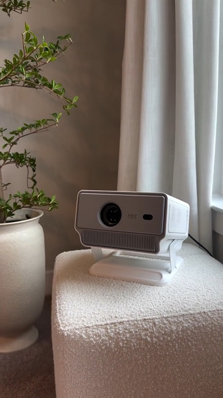 Ya no tengo que comprar otro televisor, porque este proyector lo tiene todo. 😍 Tiene Netflix, YouTube y otras aplicaciones integradas para disfrutar de películas, series, fútbol, novelas y hasta los muñequitos de los niños, todo en un solo lugar. La calidad de imagen es espectacular y convierte cualquier habitación en un cine en casa. 🎬✨

código : FDALO3TQ 
From July 16th to September 30th.

💬 Comenta PROYECTOR y con gusto te envío el enlace directo del producto.

#home #projector #homecinema #techfinds #movienight