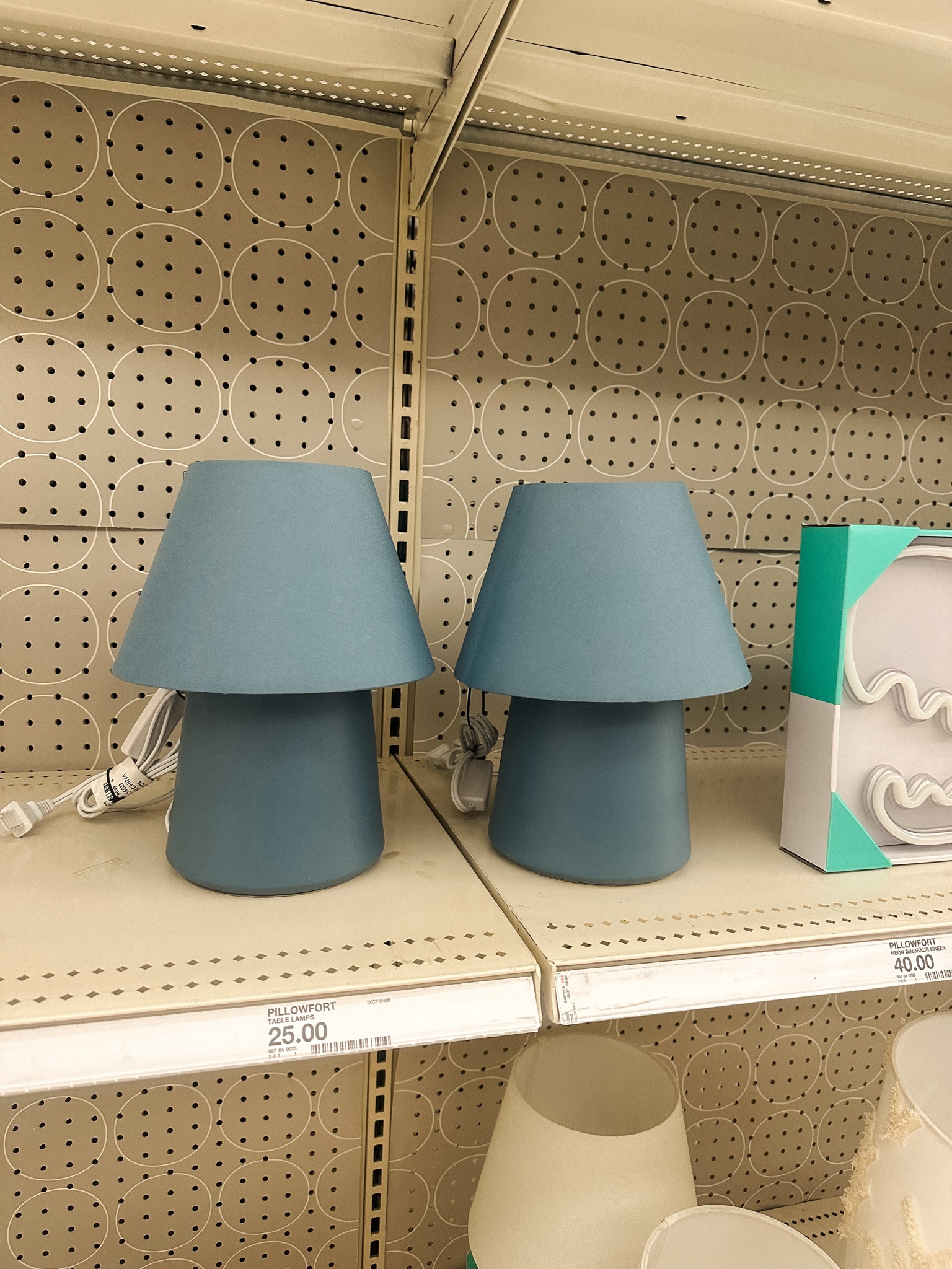 i regret not getting these 2 little lamps at target yesterday! may be going back for those 😅