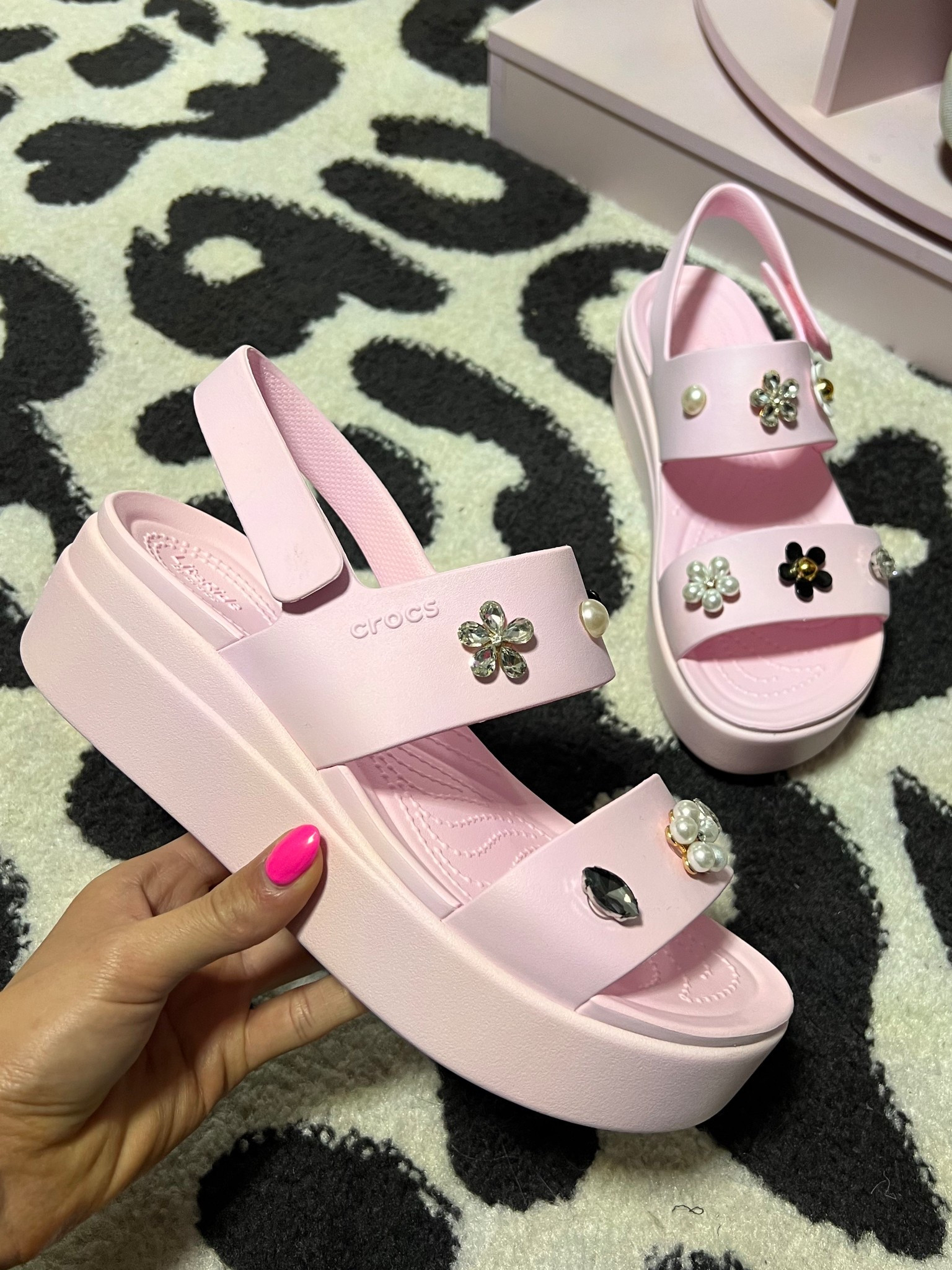 Women’s pink croc sandal 

#LTKShoeCrush #LTKStyleTip #LTKSaleAlert
