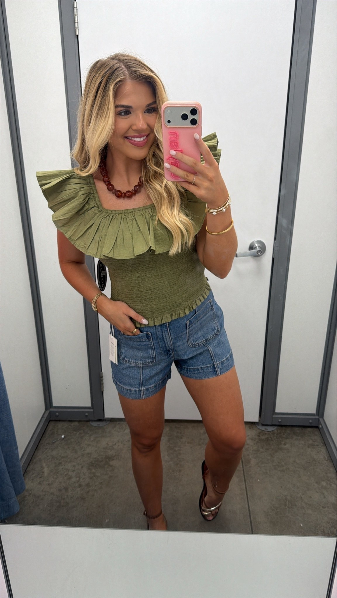 You can’t even tell me this outfit look like Walmart!! I’m stunned!🤩

Wearing a small! 

#walmartfashion