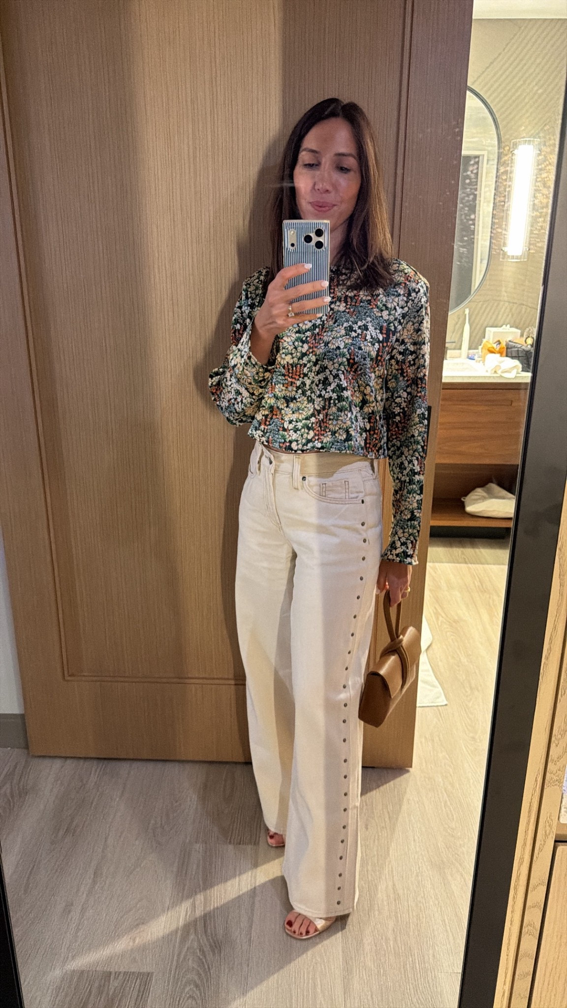 Old Navy jeans 

#LTKFindsUnder50 #LTKSaleAlert #LTKOver40