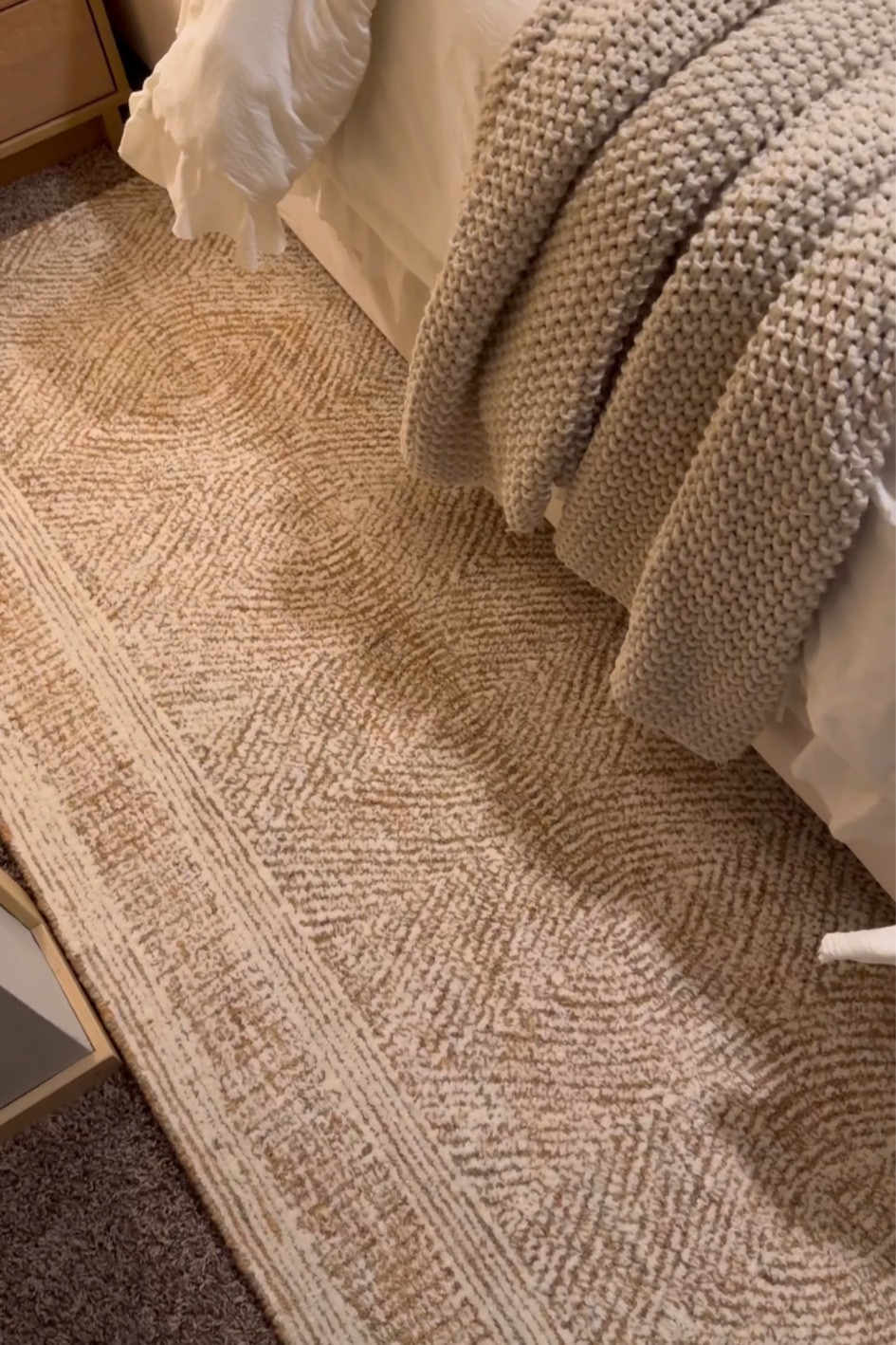 New bedroom rug 🤌🏽✨ #homedecor #bedroomdecor #arearug

#LTKHome