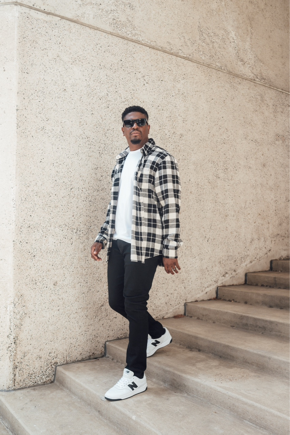 Plaid black and white long sleeve, white tee, black skinny jeans 

#LTKmens #LTKtravel #LTKshoecrush