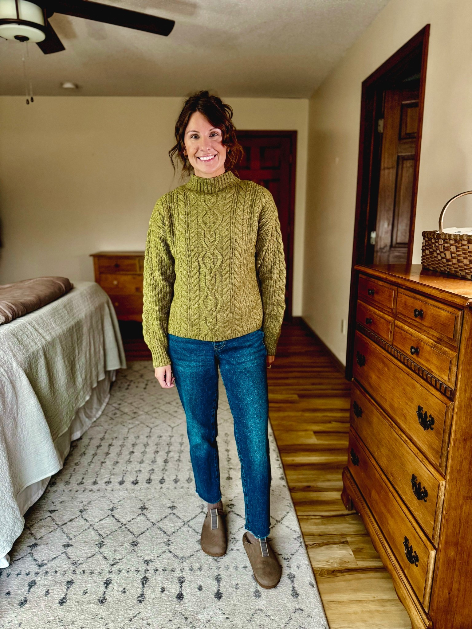 Wearing xs in my sweater, 0 petite in my jeans and size 6 in my clogs 

#LTKPetite #LTKSeasonal #LTKFindsUnder50