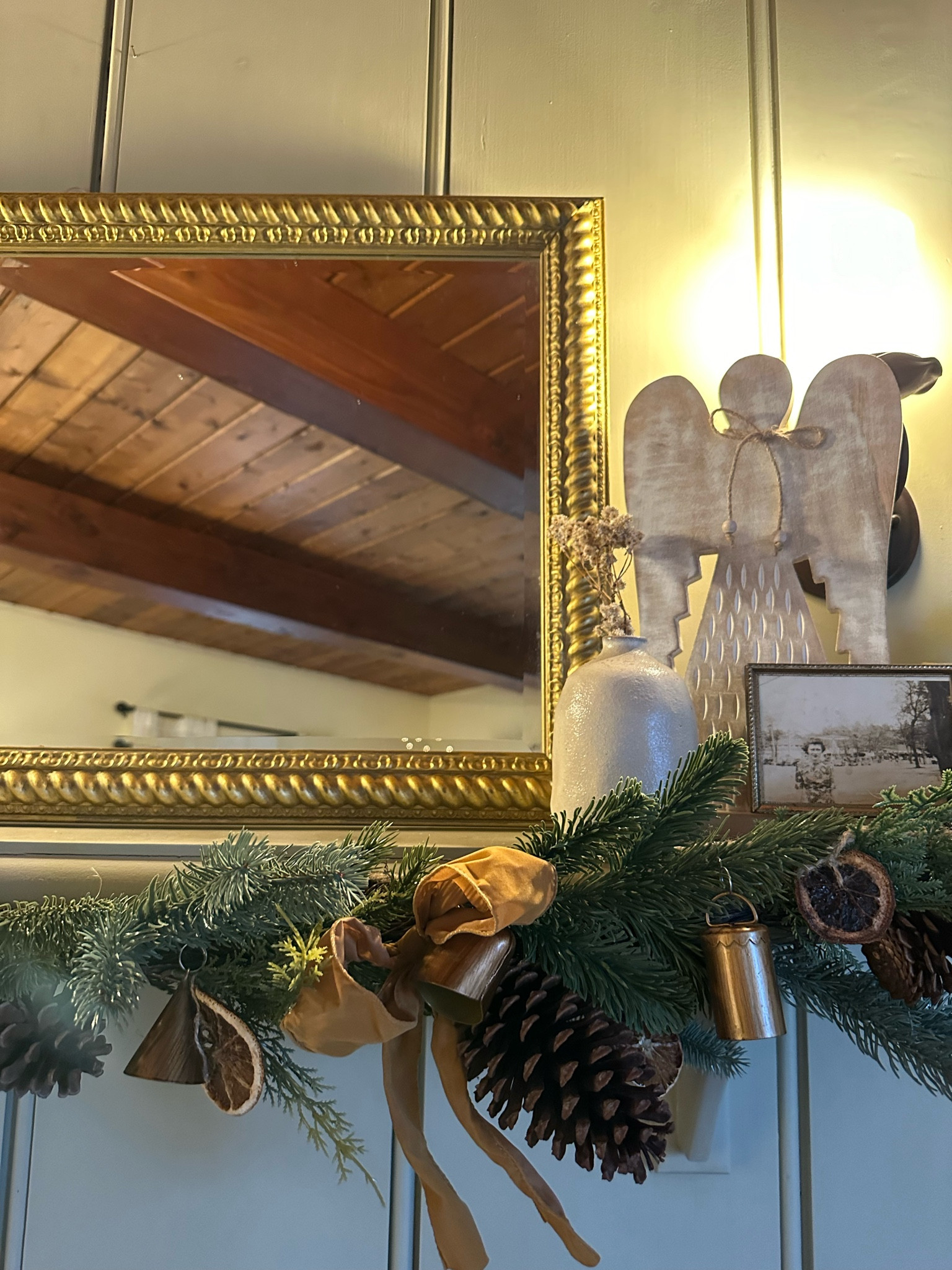 Rearranging and some last pieces of Christmas decorations still hanging around 🎄🎀

#LTKHoliday #LTKhome #LTKSeasonal