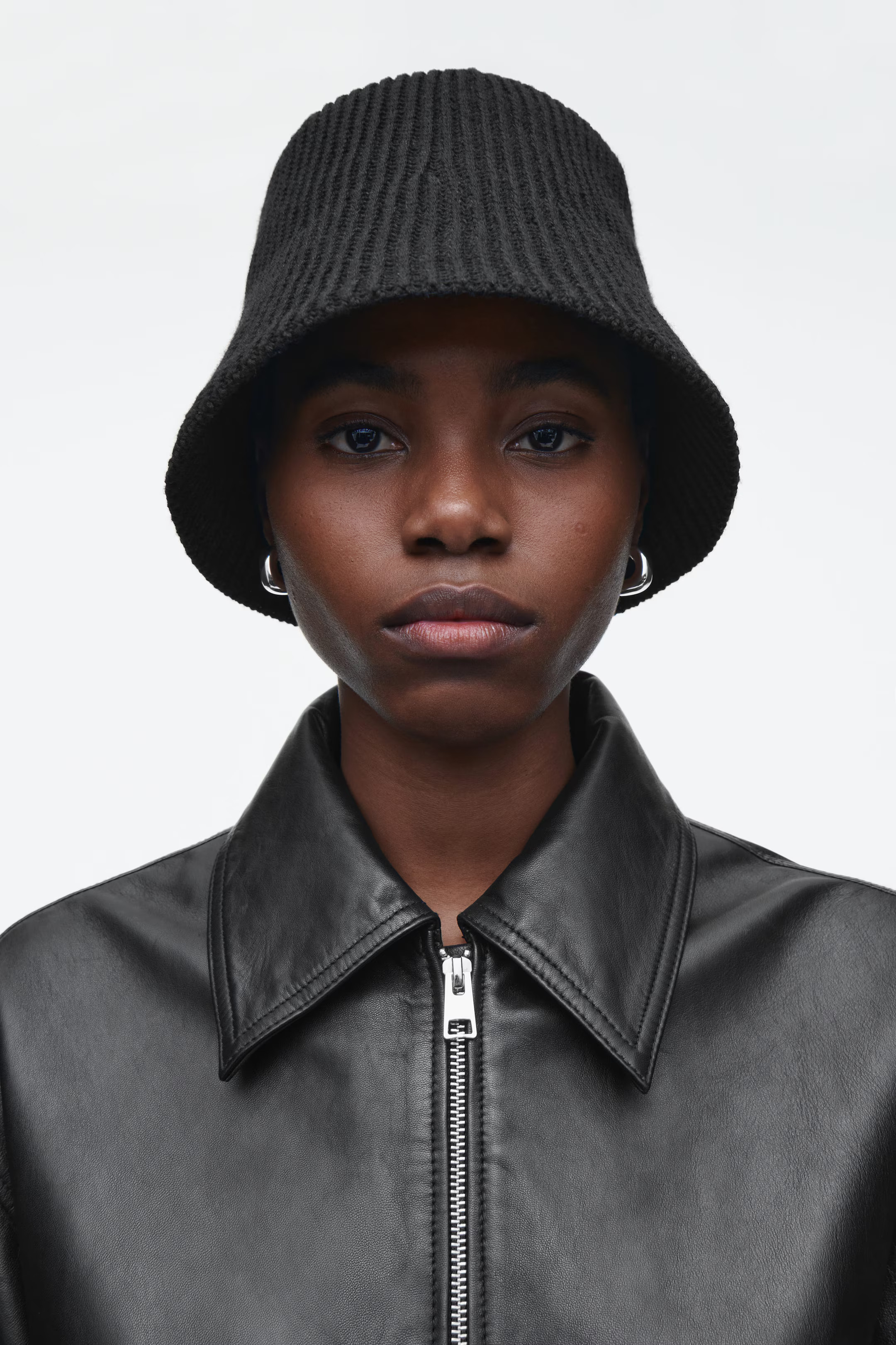 RIBBED WOOL-BLEND BUCKET HAT - BLACK | COS GB | COS UK