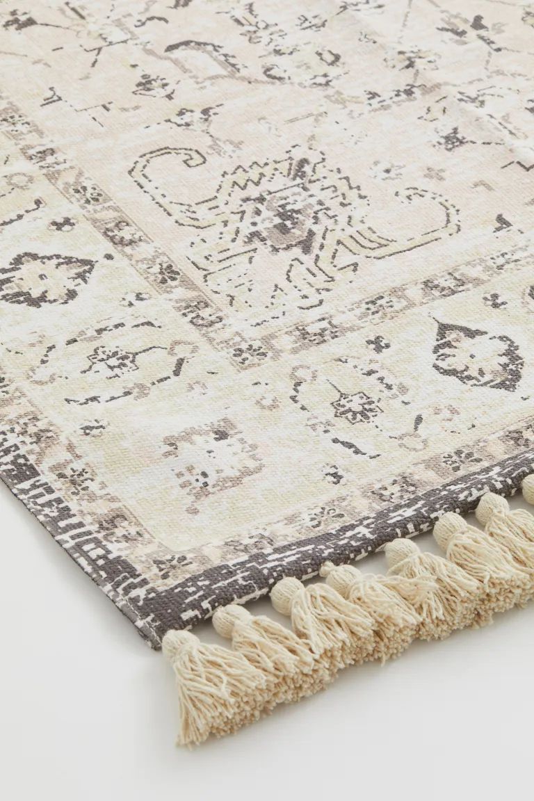 Patterned Rug with Tassels | H&M (US + CA)