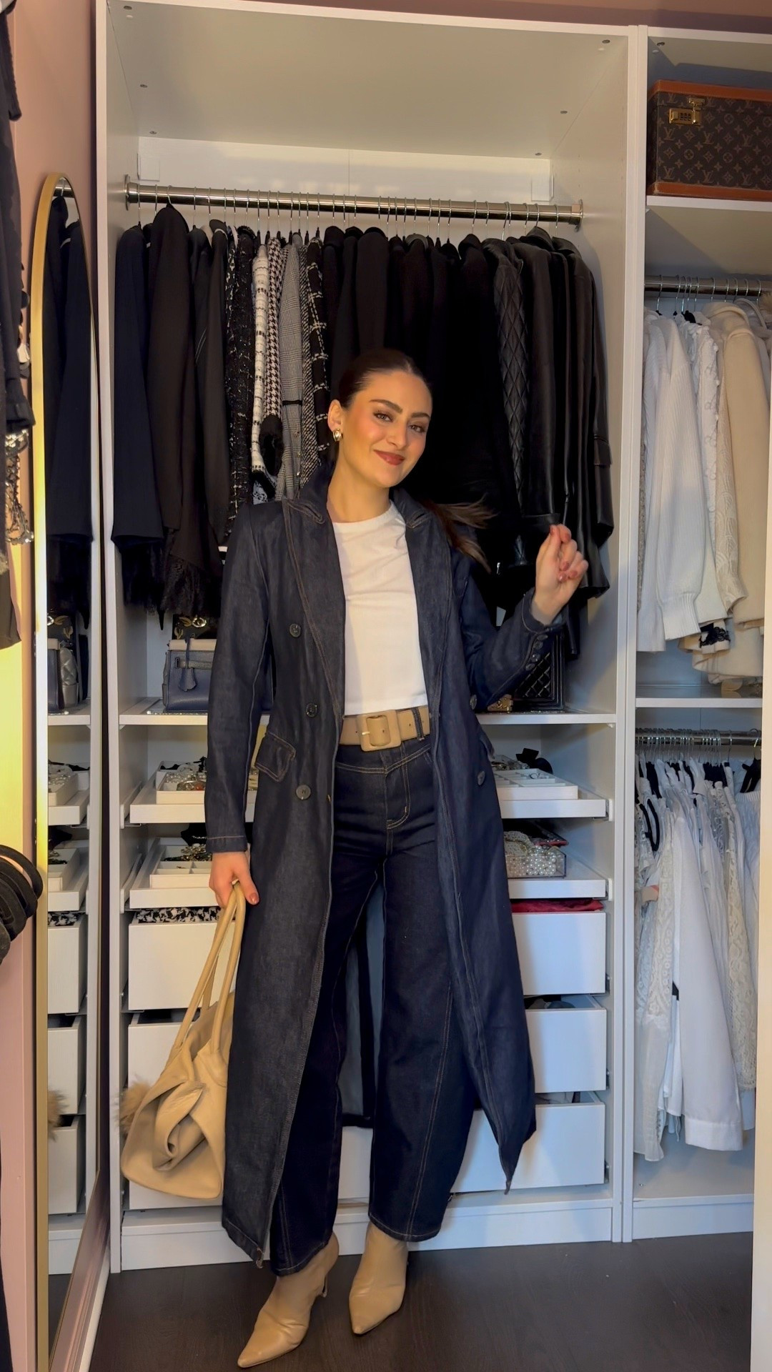 Commense website discount code: savinavalentine_12

Tags 

Spring outfit ideas denim on denim dark wash balloon jeans Y2K 1990s spring vibes inspiration trenchcoat