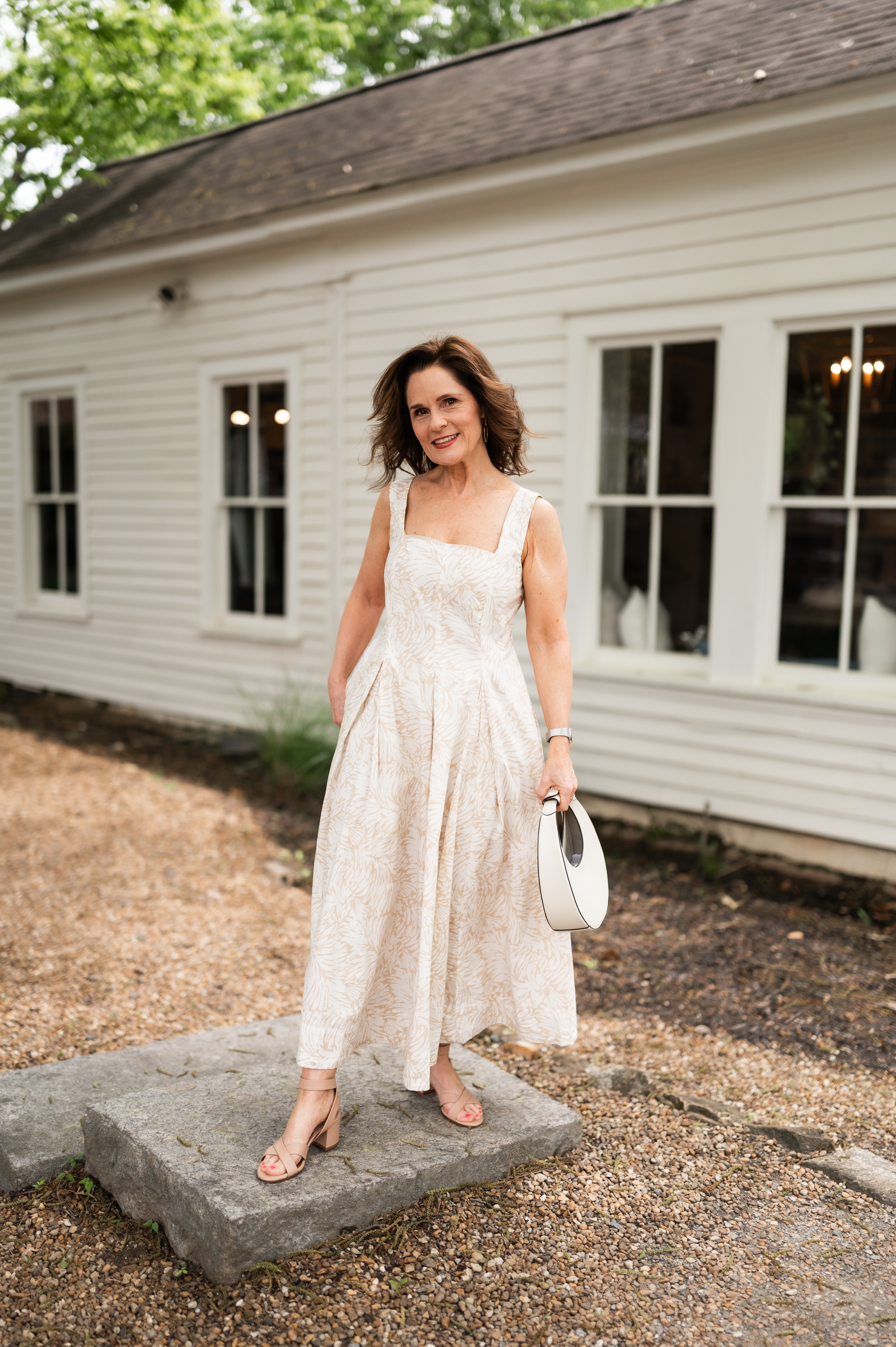 cotton sundress, comfortable block heel sandals, white handbag

summer sundress outfit, summer dress outfit, casual summer dress outfit 

 

#LTKOver40 #LTKPetite #LTKShoeCrush