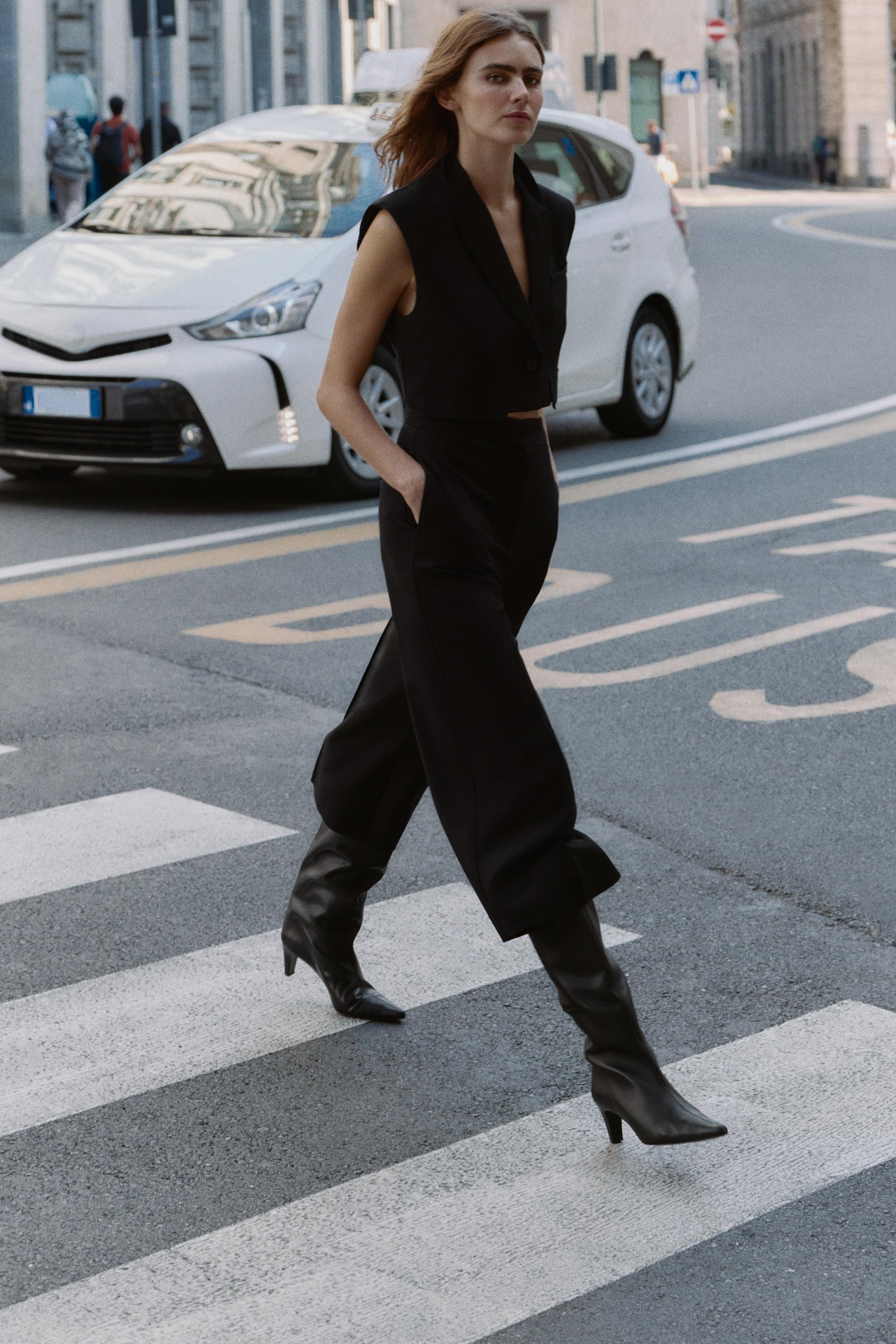 SHOULDER PAD SHORT VEST | Zara US