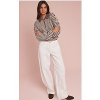 White Low Rise Seam Detail Barrel Jean | PrettyLittleThing US