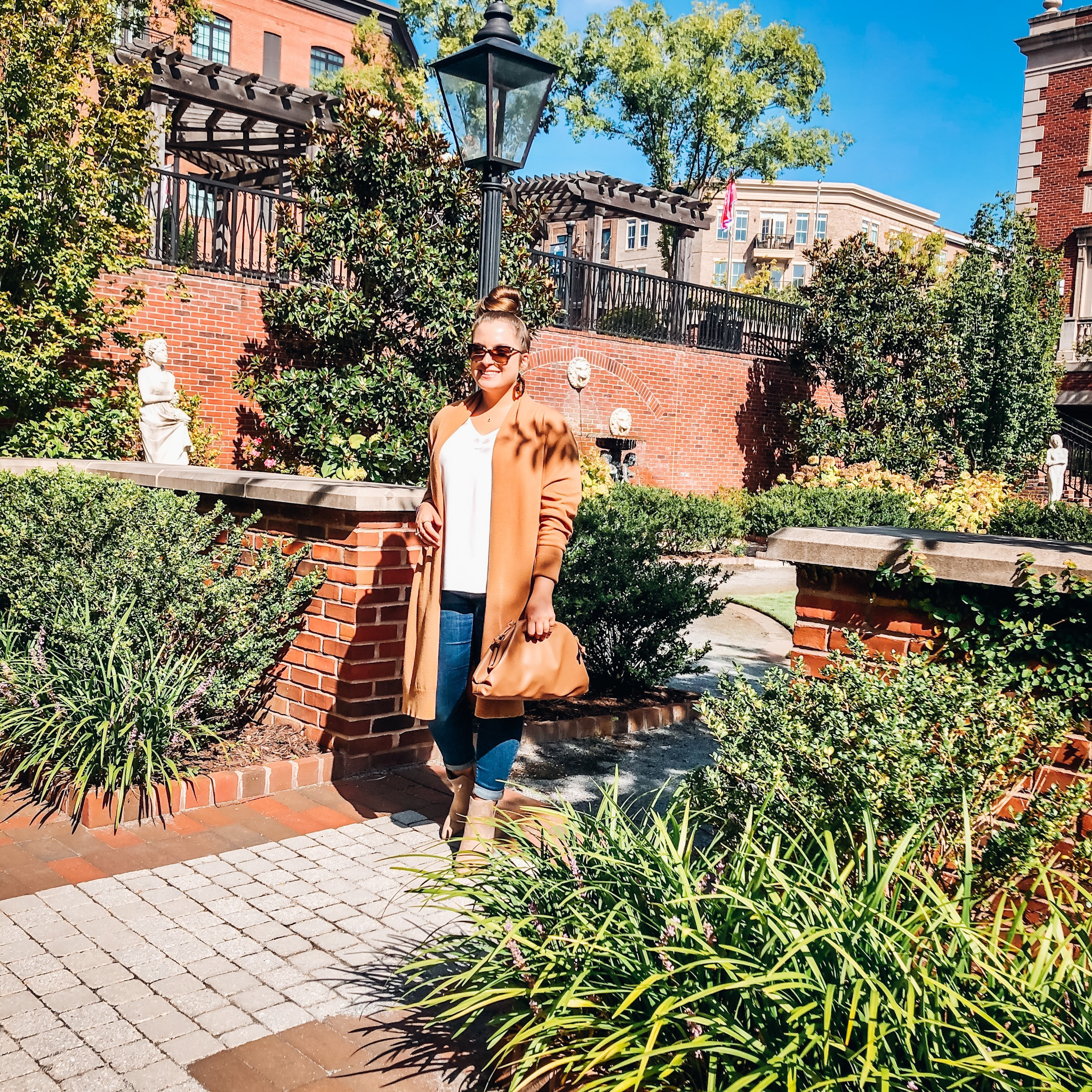 Pre-Fall Transitional Look


fall outfits, fall fashion, skinny jeans, booties, western trend

#LTKunder50 #LTKSeasonal #LTKunder100