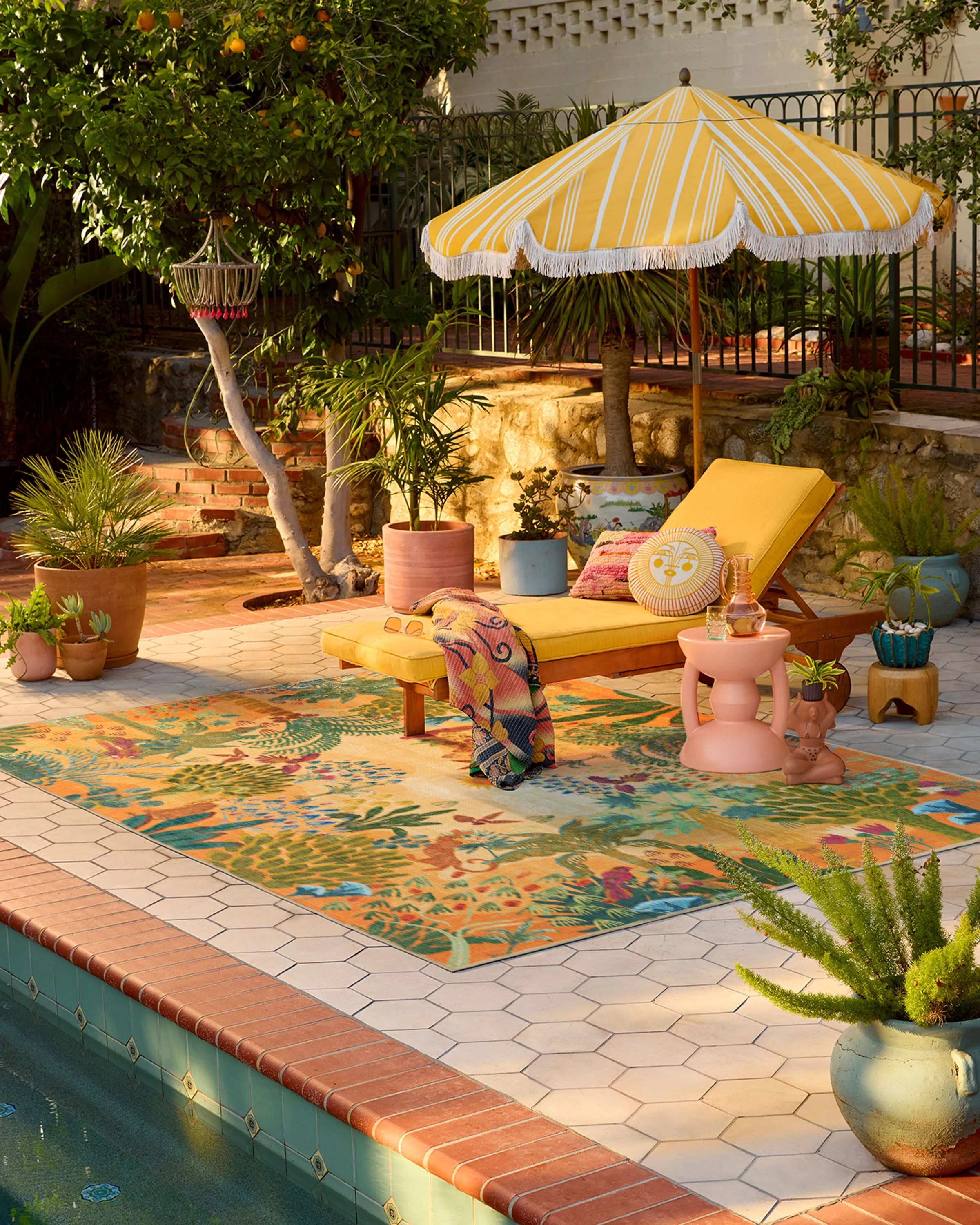 Justina Blakeney Outdoor Josephine Sunrise Rug | Ruggable