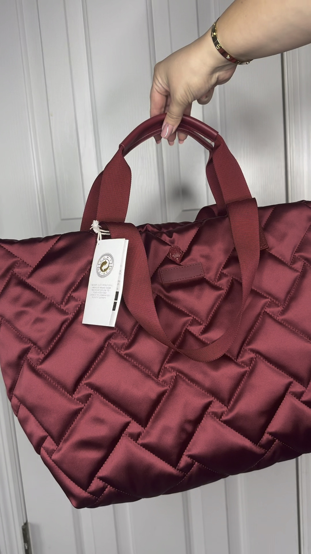Perfect burgundy tote for travel or work!


#LTKStyleTip #LTKGiftGuide #LTKItBag