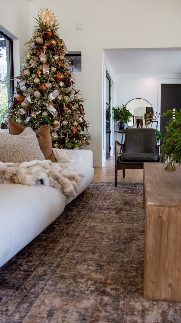 Cozy corners and Christmas glow — this room feels like home right now.