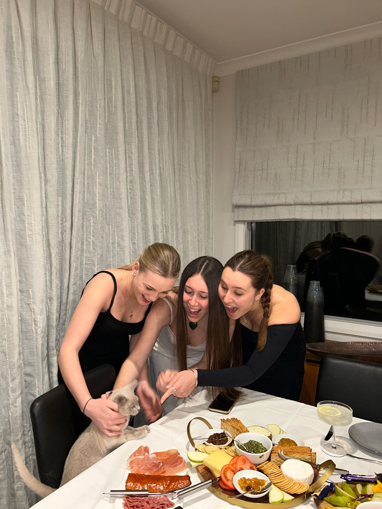 Dinner party 🎉 

#LTKSeasonal #LTKbeauty #LTKaustralia
