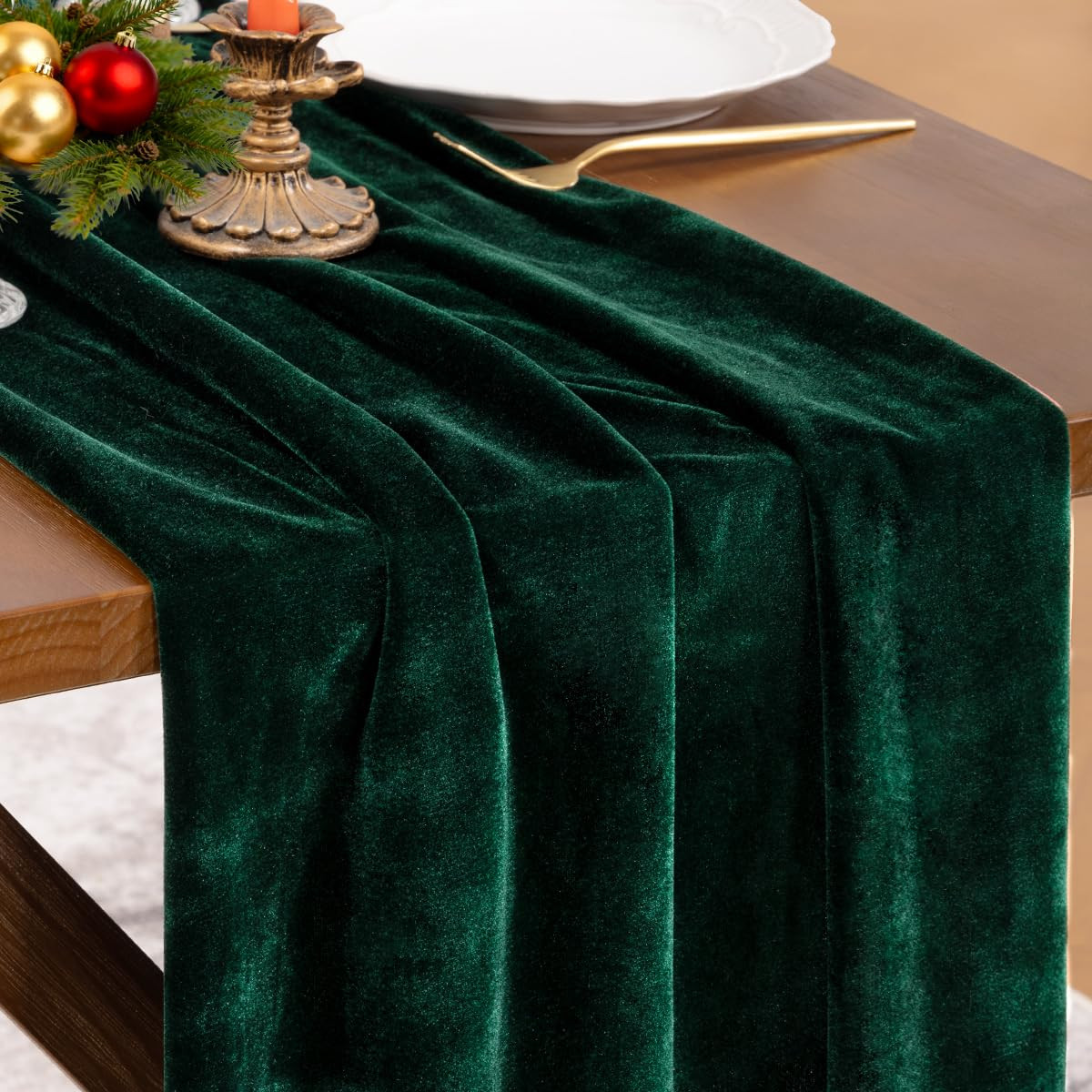 Socomi 4pcs Green Velvet Christmas Table Runner Cloth Decor 20 x 120 Inches 10ft Fabric Emerald Green Luxurious Thanksgiving Wedding Runner for New Year Bridal Shower | Amazon (US)