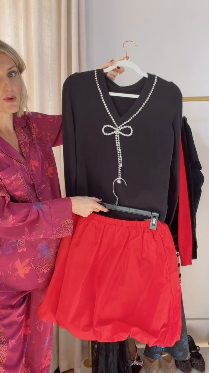 Love this red bubble skirt for a holiday look - you could definitely style it with several different tops! 

Loverly Grey, Loft, Black Friday, holiday looks, cyber week 

#LTKHoliday #LTKCyberWeek