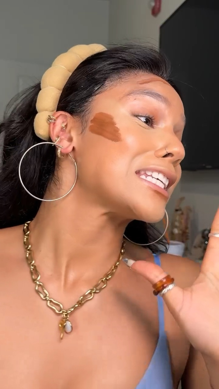 Her hips were indeed telling the truth !! Everything linked in my ltk❤️#festivalmakeup #shakira #sweatproofmakeup #concertmakeup