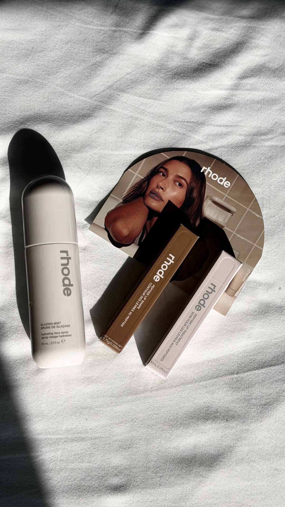 ☁️ Obsessed with the new @rhode collection — every detail feels intentional and elevated.
This is skincare that looks as good as it feels. 💭

#rhode your products fit perfectly into my daily routine — can’t wait to create more with them. 🤍

#rhode #rhodeskin #haileybieber #peptideeyeprep #glazingmist #peptidelipshape #peptideliptreatment #glazedsummer #ugccommunity #cleanlook #rhodepartner