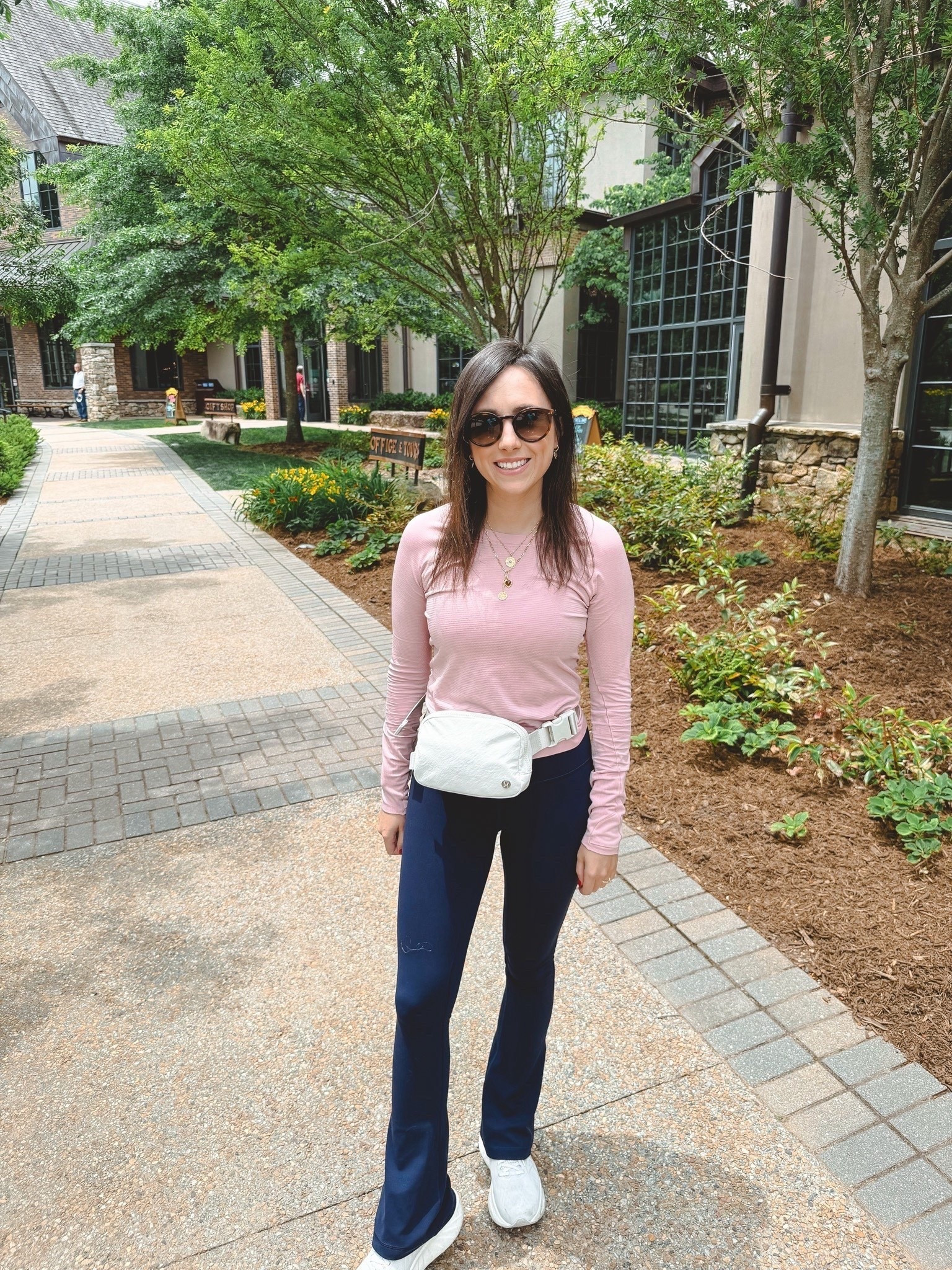 Lululemon swiftly in pink haze (6) with Align flares in navy (4)



#LTKootd #LTKSeasonal #LTKFindsUnder100