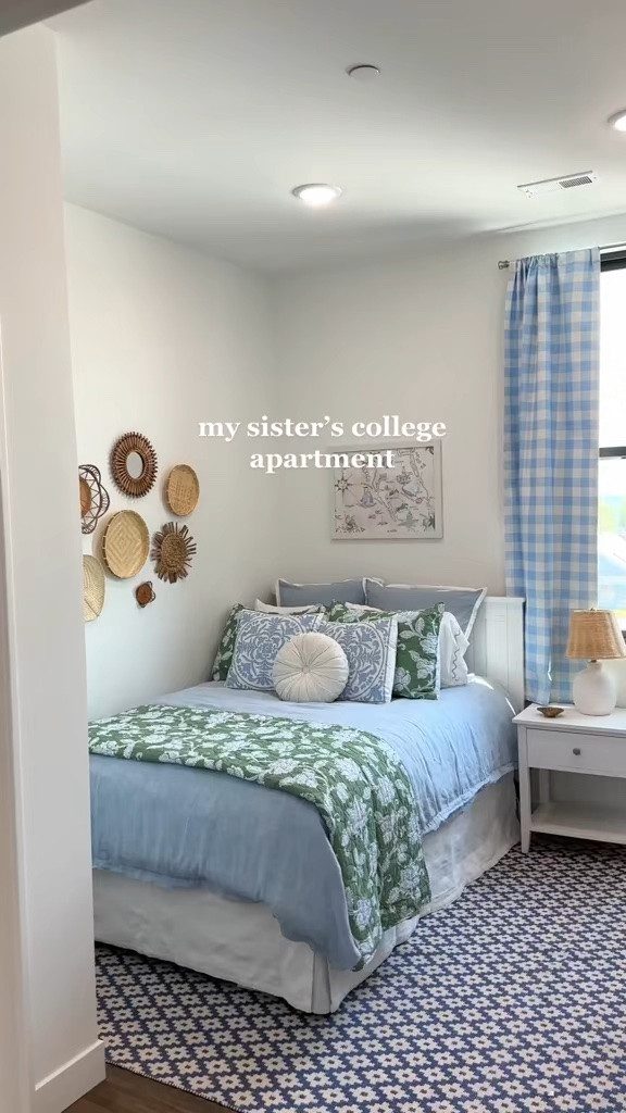 I love resharing this video every year as everyone starts preparing for back-to-school and decorating their dorms or first apartments! 🎀 It’s always one of my favorite sources of inspiration.