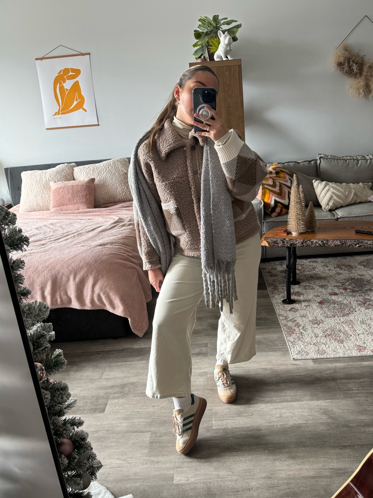 A Thanksgiving fit 🦃
Jacket - xxs
Top - s
Jeans - 6
Sneakers - W6.5 (I wear W7)