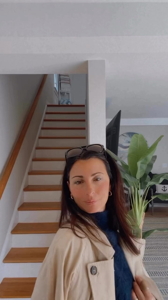 Here comes the 🌞.. It’s Friday!!! @retrofete sweater, @hm trench, @zara jeans and @sheinofficial Burgundy Pumps 
All Linked In My @shop.ltk Link In Bio and Story!

#likeittokit #fashioninfluencer #celebrityfashionstylist #ootd #fashionstylist #fashionista

#LTKSpringSale #LTKU #LTKSaleAlert