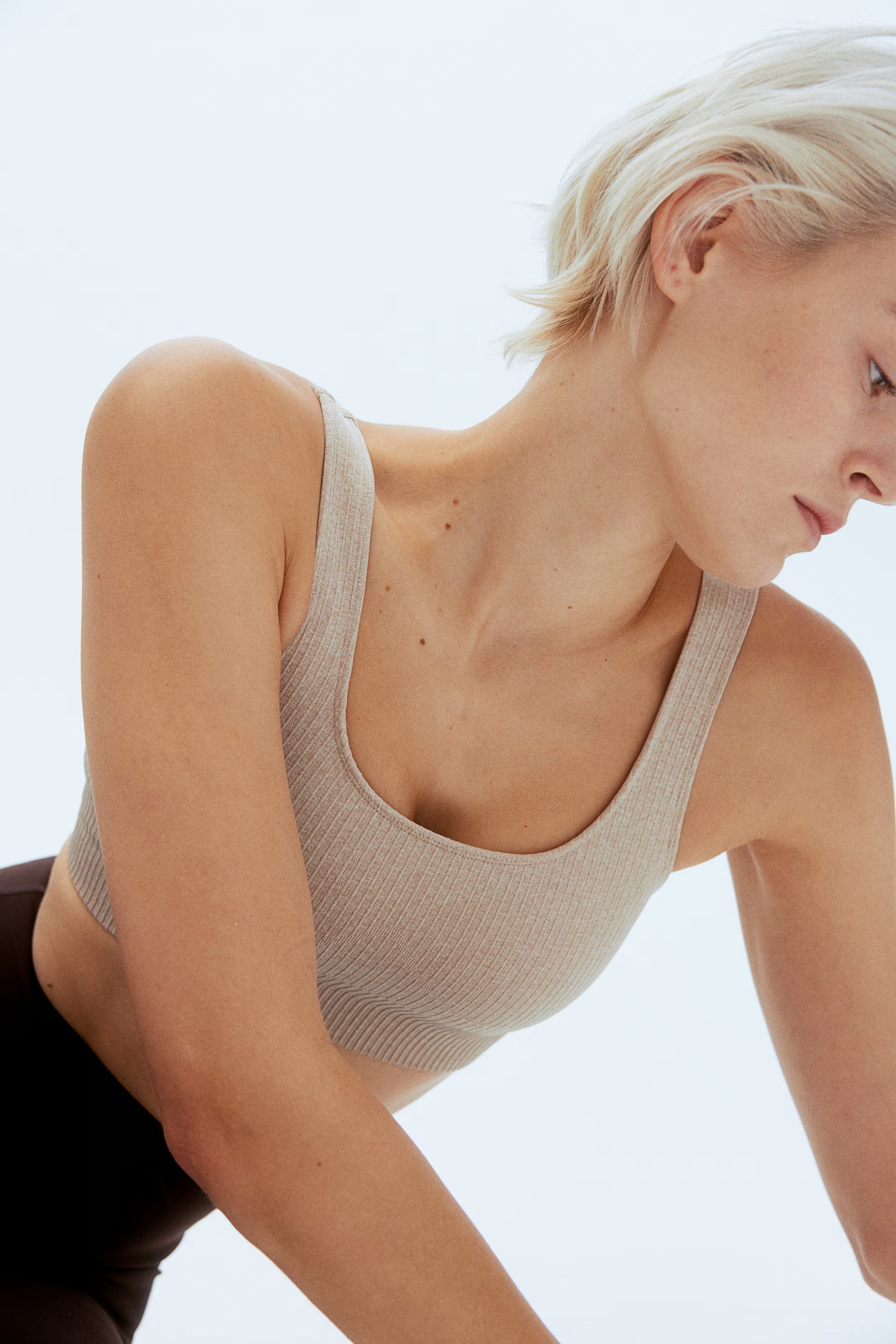 Ribbed Seamless Bra - Beige - Ladies | H&M AT | H&M (DE, AT, CH, NL, FI)