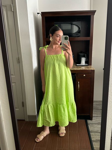 Summer dress 💚 runs petite size for heights 5’3 & under. Us short girls already know how hard it is to find a dress that isn’t dragging the ground 🙃 love boohoo’s petite sizes! 

#LTKStyleTip #LTKSeasonal #LTKTravel