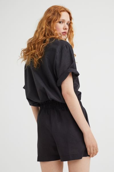 Shorts in airy linen. High waist, waistband with ruffle trim at top and covered elastic, and diag... | H&M (US + CA)